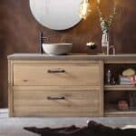 Houten badkamermeubel 200 cm bestaande uit een massief eiken lade element met open schappen, een betonnen wastafelblad en een betonnen waskom.