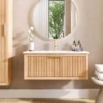 Massief naturel eiken badkamermeubel van 100 cm uit de Grooveline-serie, uitgevoerd met één ruime lade en inclusief een bijpassende keramische wastafel.