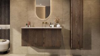 Hangend donker eiken badmeubel 120 cm met vlak front, binnenlade en witte solid surface wastafel