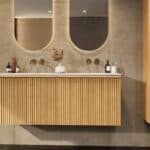 Naturel eiken badmeubel 140 cm met vlak front, binnenlade en dubbele witte solid surface wastafel