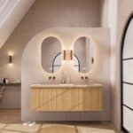 Eiken wastafelmeubel 160 cm met vlak front, binnenlade en dubbele beige limestone wastafel