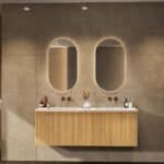 Eiken wastafelmeubel 160 cm met vlak front, binnenlade en dubbele witte solid surface wastafel