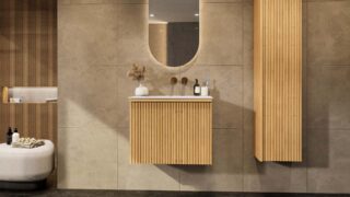 Hangend naturel eiken badkamermeubel 70 cm met vlak front, binnenlade en solid surface wastafel
