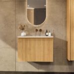 Eiken badkamermeubel 80 cm met vlak front, extra binnenlade en geïntegreerde solid surface wastafel