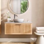 Hangend eiken badkamermeubel 100 cm met één lade en grijs limestone blad met witte waskom