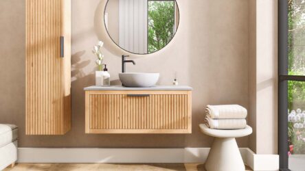 Hangend eiken badkamermeubel 100 cm met één lade en grijs limestone blad met witte waskom