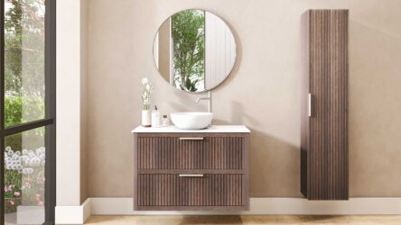 Hangend donker eiken badkamermeubel 100 cm met ribbelfront, twee lades en solid surface blad met witte waskom