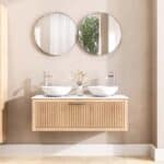 Hangend naturel eiken wastafelmeubel 120 cm met één lade en solid surface blad met twee waskommen