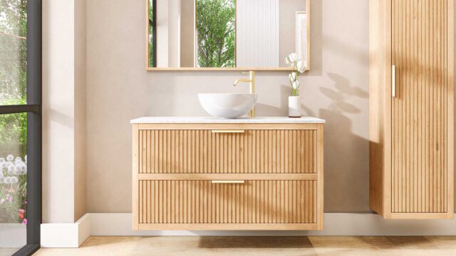 Hangend naturel eiken badkamermeubel 120 cm met twee lades en wit marmer blad met witte waskom