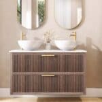 Hangend donker eiken wastafelmeubel 120 cm met twee lades en wit marmer blad met twee waskommen