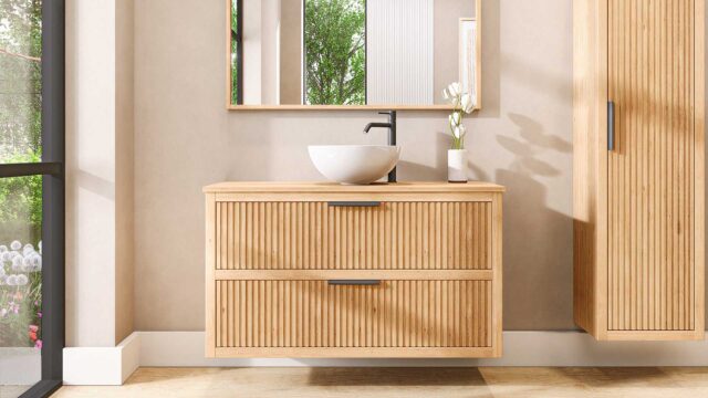 Hangend naturel eiken badkamermeubel 120 cm met twee lades en naturel eiken blad met witte waskom