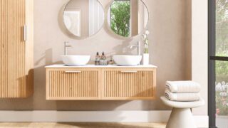 Hangend naturel eiken badkamermeubel 140 cm met één lade en solid surface blad met witte waskom