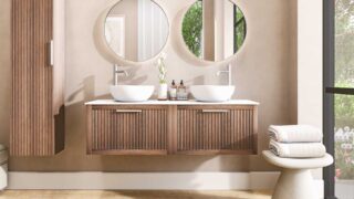 Modern hangend badkamermeubel 140 cm massief eiken met ribbelfront en solid surface met 2 waskommen