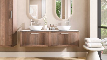Hangend eiken badmeubel 160 cm met ribbelfront, solid surface blad en twee ronde keramische waskommen