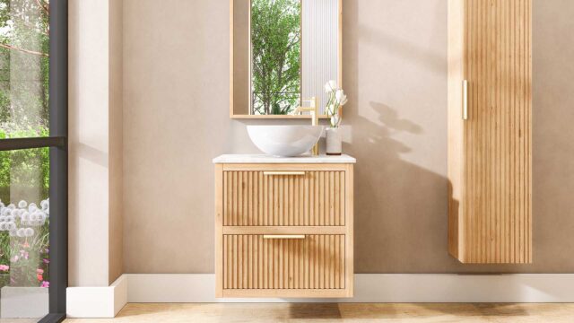Hangend naturel eiken badkamermeubel 70 cm met twee lades en wit marmer blad met witte waskom