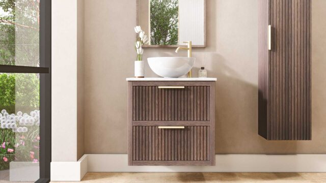 Hangend donker eiken badkamermeubel 70 cm met twee lades en wit marmer blad met witte waskom