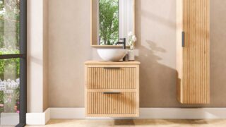 Hangend naturel eiken badkamermeubel 70 cm met twee lades en naturel eiken blad met witte waskom