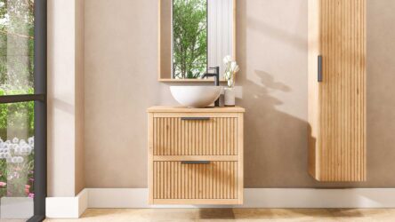 Hangend naturel eiken badkamermeubel 70 cm met twee lades en naturel eiken blad met witte waskom