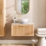Hangend modern naturel eiken badkamermeubel 80 cm met vlak front, één lade en marmer blad met waskom