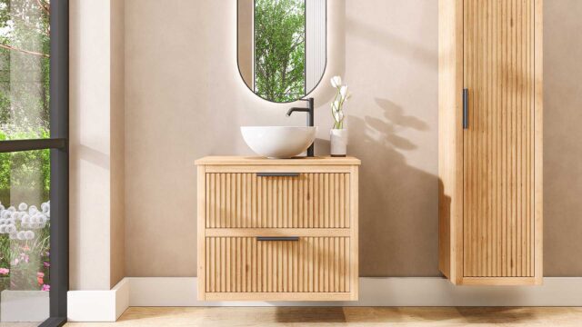 Hangend naturel eiken badkamermeubel 80 cm met twee lades en naturel eiken blad met witte waskom