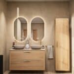 Hangend naturel eiken wastafelmeubel 120 cm met dubbele lade en limestone blad met twee witte waskommen
