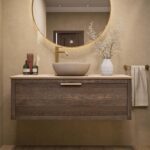 Modern donker eiken badkamermeubel 120 cm met enkele lade, vlak front en limestone blad met één waskom