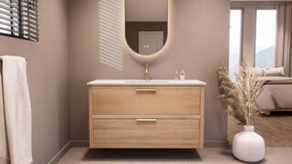 Massief naturel eiken badkamermeubel van 120 cm uit de Kingswood-serie, uitgevoerd met twee ruime lades en inclusief een bijpassende keramische wastafel met 1 bak.