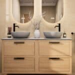 Modern naturel eiken badkamermeubel 140 cm met dubbele lade, vlak front en grijs limestone blad met witte waskom