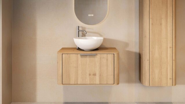 Het Bergwood Curved badkamermeubel in eiken Naturel brengt rust en warmte in elke badkamer. De perfecte rondingen en zacht afgeronde hoeken geven dit massieve eiken meubel een vriendelijke, elegante uitstraling. Het wastafelblad is eveneens gemaakt v