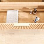 Houten badmeubel van 100 cm met 1 lade en een graniet blad met 1 waskom, ambachtelijk vakmanschap voor jarenlang plezier.