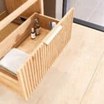 Eiken badmeubel van 80 cm met 1 lade en een graniet blad met 1 waskom, ambachtelijk vakmanschap voor jarenlang plezier.