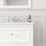 All White klassiek badkamermeubel 70 cm met keramische wastafel en twee softclose lades