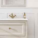 Ammonite badkamermeubel in klassieke stijl met een keramische wastafel en twee tuime lades 70 cm.