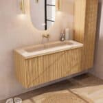 Naturel eiken wastafelmeubel 120 cm met vlak front, binnenlade en geïntegreerde limestone wastafel