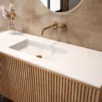 Eiken wastafelmeubel 120 cm met vlak front, binnenlade en geïntegreerde solid surface wastafel