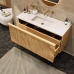 Eiken wastafelmeubel 120 cm met vlak front, binnenlade en geïntegreerde solid surface wastafel