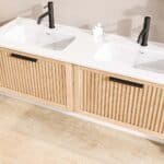 Hangend modern badkamermeubel 140 cm naturel eiken met groevenfront en keramische wastafel