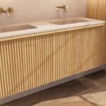 Naturel eiken badkamermeubel 140 cm met vlak front, binnenlade en dubbele limestone wastafel