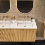 Naturel eiken badmeubel 140 cm met vlak front, binnenlade en dubbele witte solid surface wastafel