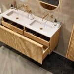 Naturel eiken badmeubel 140 cm met vlak front, binnenlade en dubbele witte solid surface wastafel