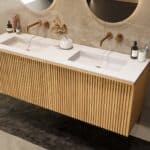 Eiken wastafelmeubel 160 cm met vlak front, binnenlade en dubbele witte solid surface wastafel