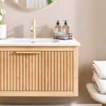 massief eiken badmeubel met keramische wastafel in 80 cm.