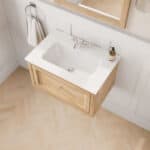 Hangend naturel eiken badmeubel 70 cm met landelijk front en geïntegreerde witte keramische wastafel