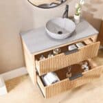 Modern naturel eiken badkamermeubel 100 cm met twee lades en limestone blad met witte waskom