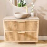 Modern naturel eiken badkamermeubel 100 cm met twee lades en limestone blad met witte waskom