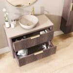 Modern donker eiken badkamermeubel 100 cm met twee lades en limestone blad met witte waskom