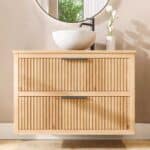 Hangend naturel eiken badkamermeubel 100 cm met twee lades en naturel eiken blad met witte waskom