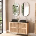 Houten badkamermeubel van 120 cm met 2 lades en een zwart limestone blad met 2 waskommen, ambachtelijk vakmanschap voor jarenlang plezier.