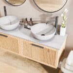 Hangend eiken badkamermeubel 140 cm met twee lades en grijs limestone blad met twee waskommen
