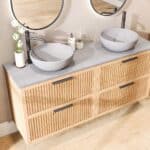 Hangend naturel eiken badkamermeubel 160 cm met ribbelfront, twee lades en grijs limestone blad met twee waskommen